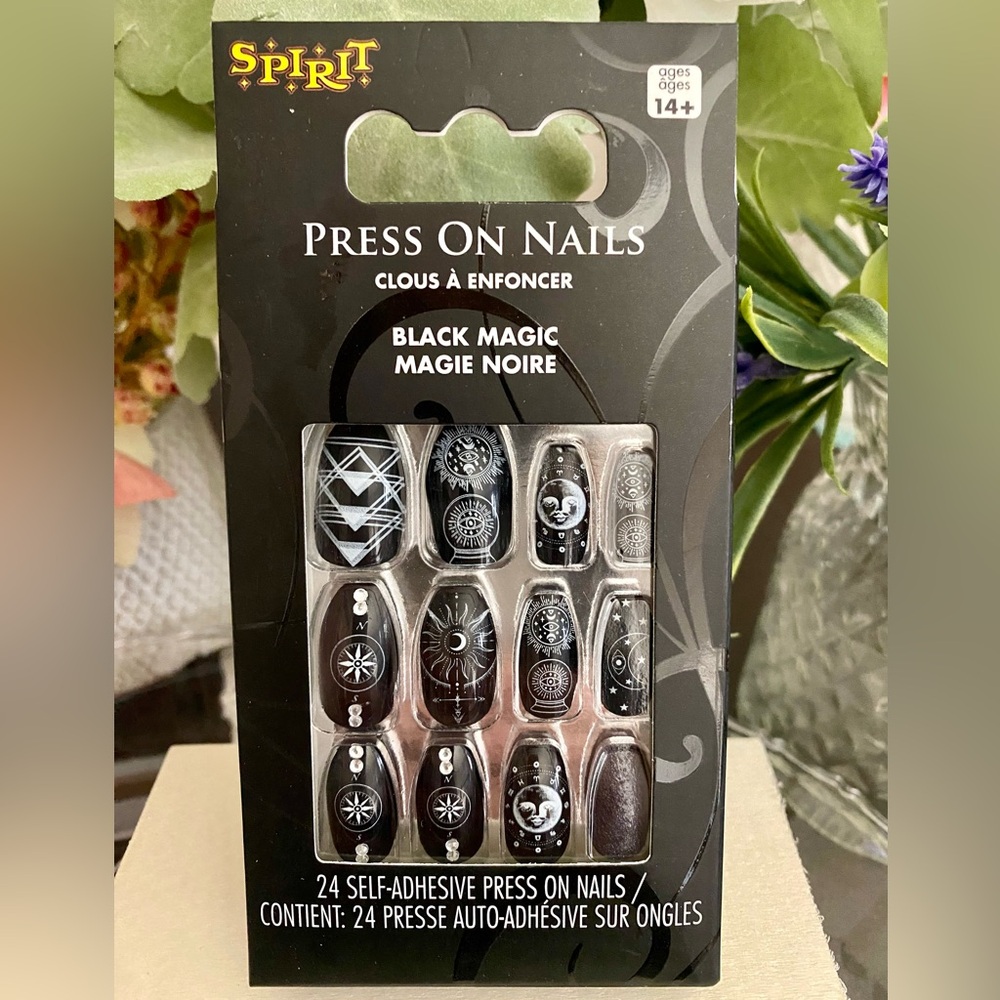 🆕💅🏻 SPIRIT HALLOWEEN LIMITED EDITION “BLACK MAGIC” PRESS-ON NAILS. BRAND NEW